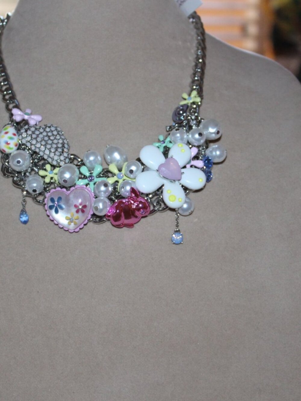 NWT Betsey Johnson bib statement necklace and matching earrings set. STUNNING! - Picture 9 of 15
